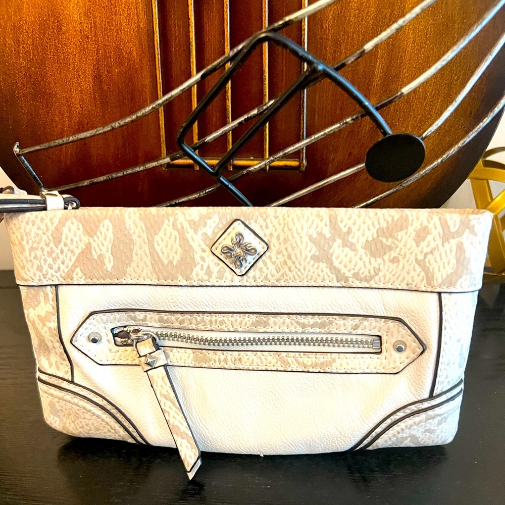 Elegant Cream Simply Vera Wristlet Bag